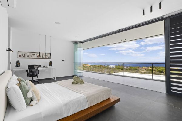 photo 24 Crown West 